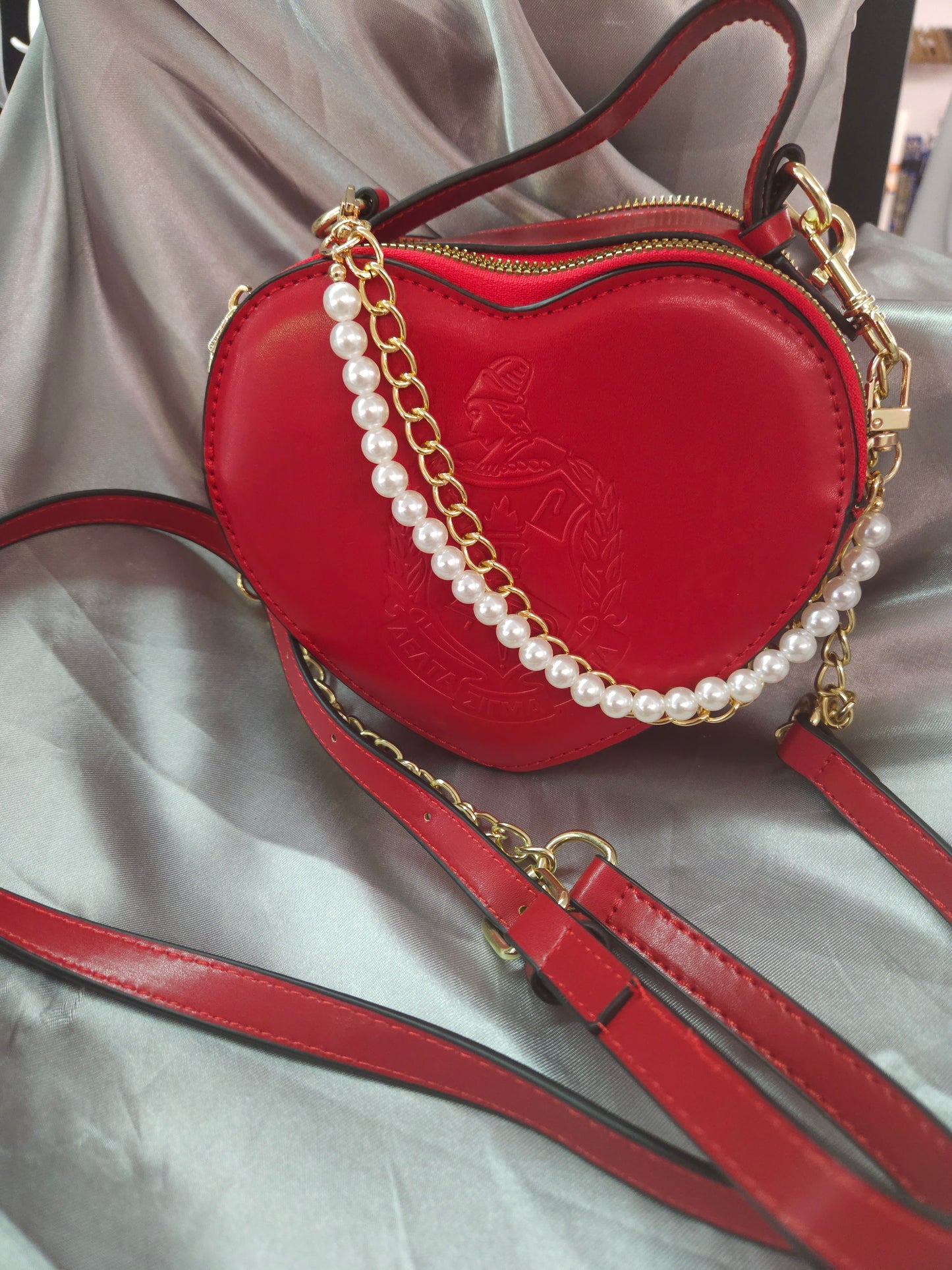 Pearl strap with link chain