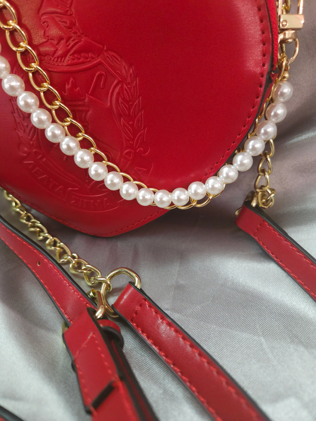 Pearl strap with link chain