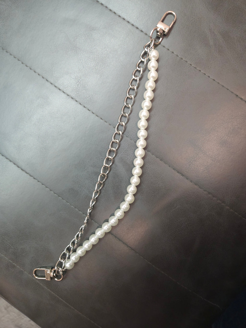 Pearl strap with link chain