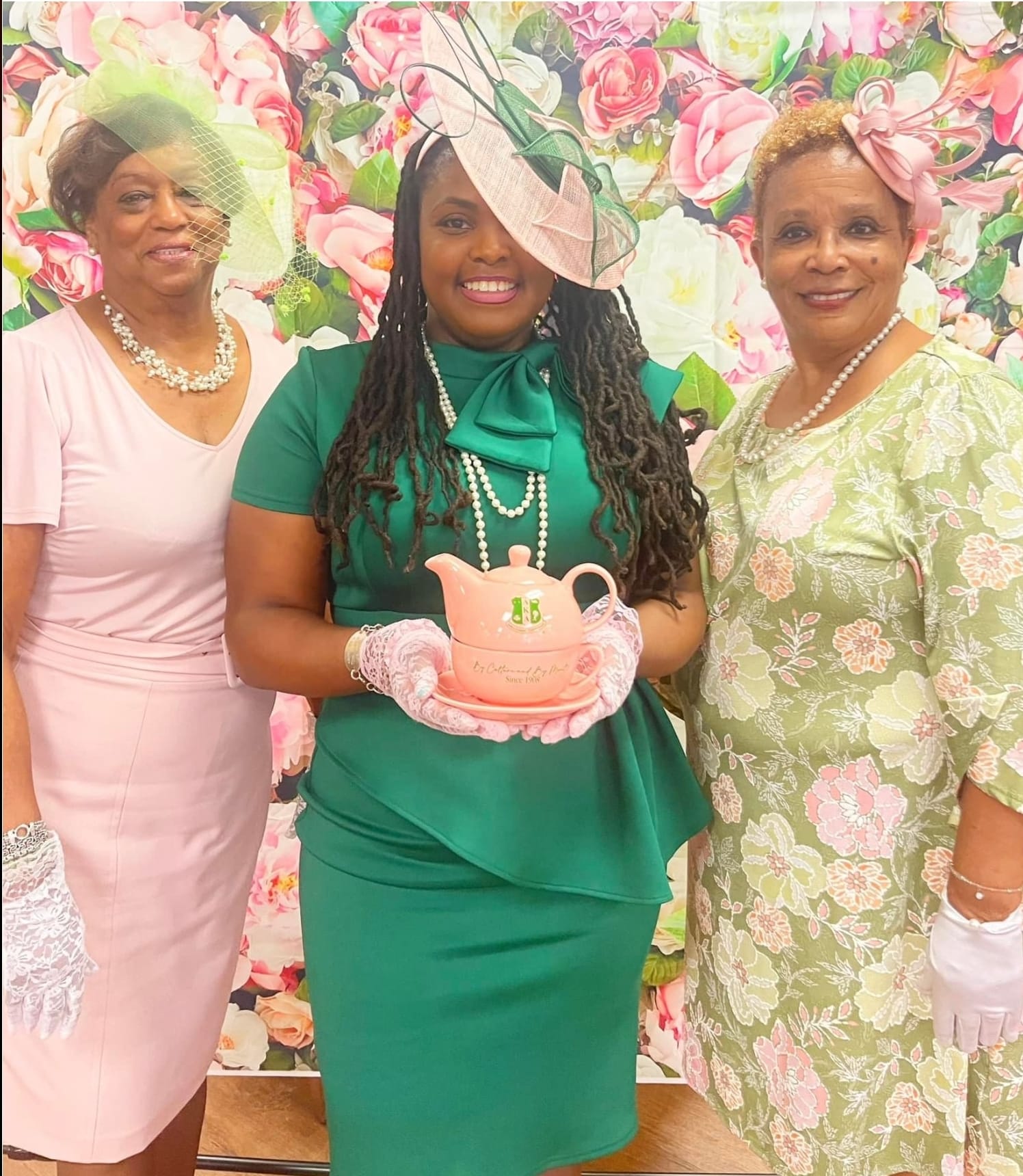 Alpha Kappa Alpha Tea for one set