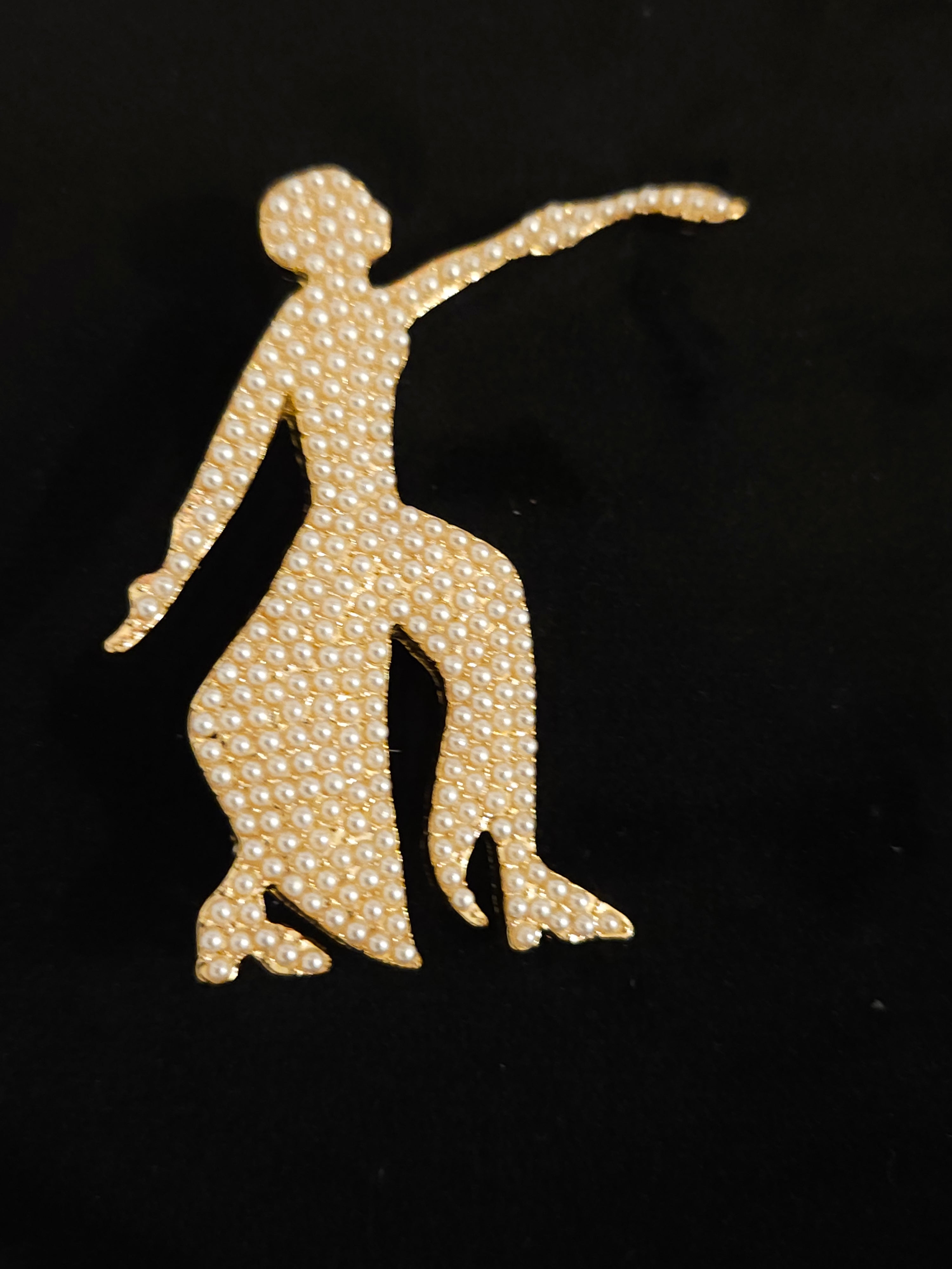 Pearl Fortitude (Gold) lapel pin
